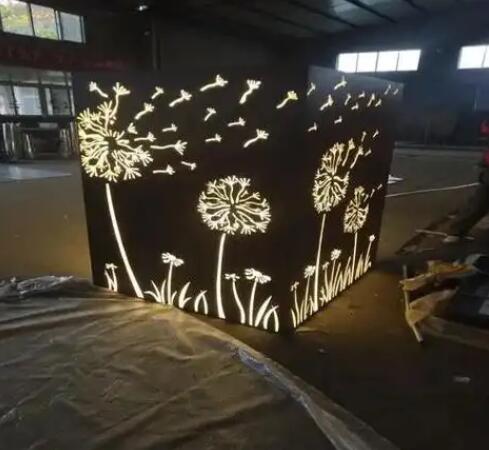 玛沁耐候钢灯箱